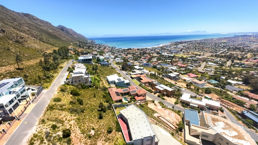  Bedroom Property for Sale in Gordon Heights Western Cape